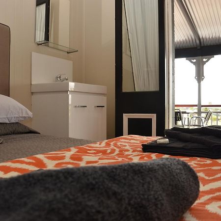 Royal Gatton Hotel Dış mekan fotoğraf